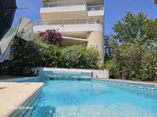 VILLA HOTEL PARTICULIER AVEC ASCENSEUR PRIVE PISCINE VUE PANORAMIQUE MER et VILLE