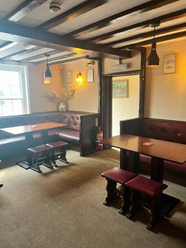 Pubi/sohvabaar, The Lion Hotel in Llansantffraid