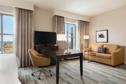 Hampton Inn & Suites - Roanoke-Downtown VA - image 16
