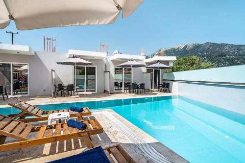 Swimming pool, Papatsas Center Houses in Lefkada