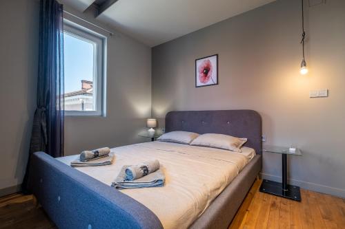 NEW Le coin bleu - Top center