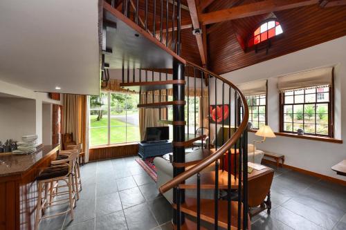 Cloncaird Castle Estate Cottages in Мейбоул