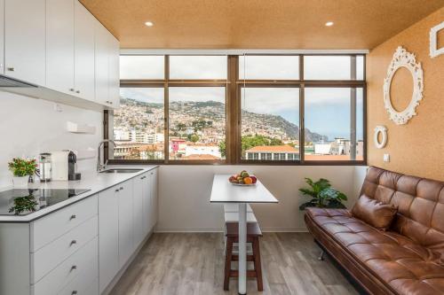 Cork, Funchal