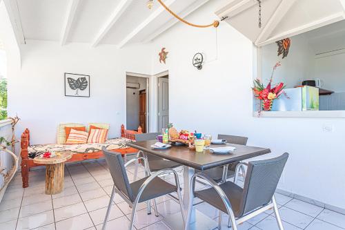 Résidence Pommes Cannelles (Residence Pommes Cannelles) in Bouillante