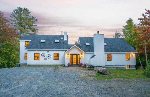 The Mansion-Rustic Contemporary W Hot Tub & Views