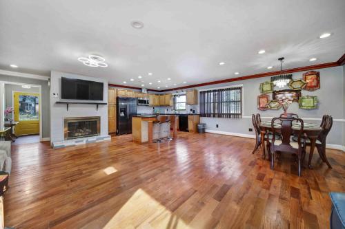 Cozy Ranch Hideaway 10 Min CLT Uptown w/EV charger in Charlotte, USA