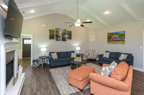 Quiet Family Home 15 Mi to Dtwn Huntsville! in Hazel Green, USA