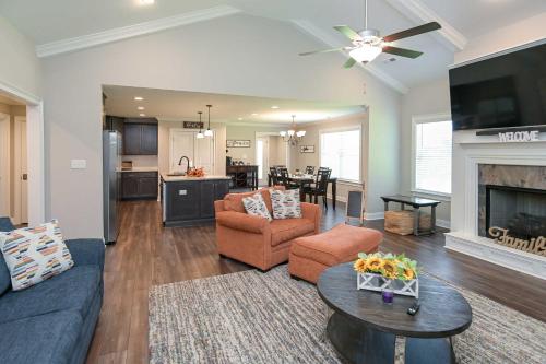 Quiet Family Home 15 Mi to Dtwn Huntsville! in Hazel Green, USA