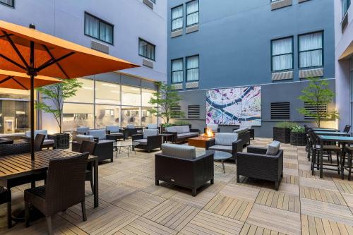 One-Bedroom King Suite with Sofa Bed- Courtyard View