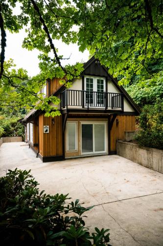 Private Mountainside Home