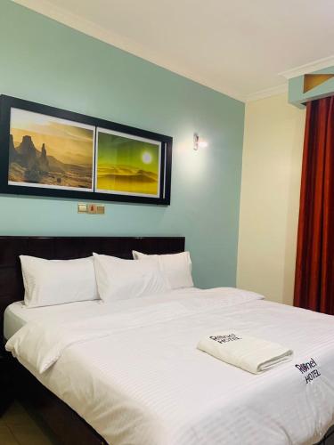 Ronel Hotel