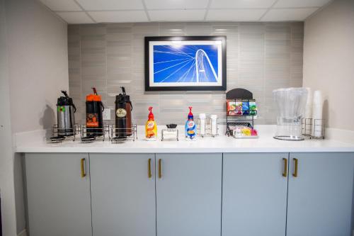 Facilities, La Quinta Inn & Suites by Wyndham Dallas I-35 Walnut Hill Ln in Northwest Dallas