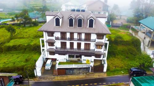 Highland Breeze Hotel