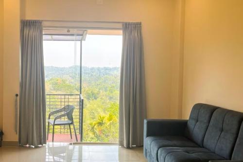 Deluxe Single Room with Balcony image 1