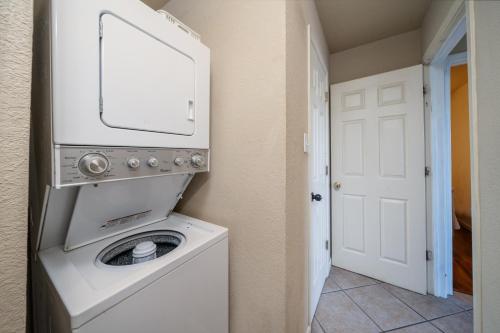 Ember’s View, Spa City Jewel- Lovely Lake Condo