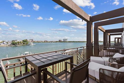 Resort Style 3 BR Waterfront Oasis w/ boat slip* in Clearwater Beach, USA