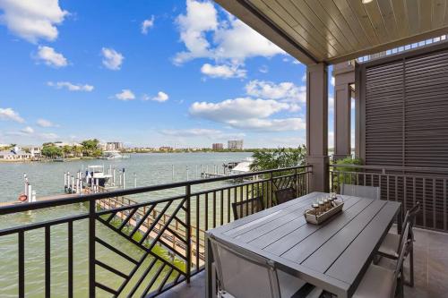 Resort Style 3 BR Waterfront Oasis w/ boat slip* in Clearwater Beach, USA