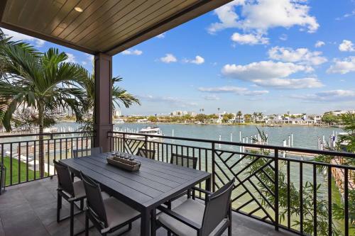 Resort Style 3 BR Waterfront Oasis w/ boat slip* in Clearwater Beach, USA