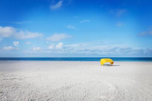 Resort Style 3 BR Waterfront Oasis w/ boat slip* in Clearwater Beach, USA