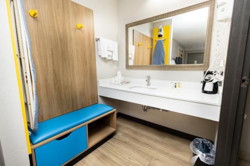 Days Inn by Wyndham Dayton Huber Heights Northeast - image 6