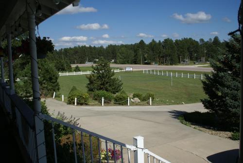 ทัศนียภาพภายนอกโรงแรม, Eagle’s Landing Lodge in คัสเตอร์ (SD)