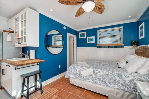 Why Knot Getaway…Rooftop with WaterView! Unit F detail
