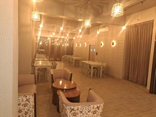 ห้องอาหาร, SAI CELEBRATIONS INN SHIRDI in เชอร์ดิ