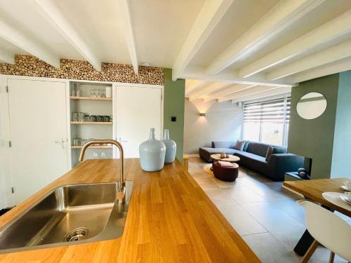  Luxe wood Bungalow, Unterkunft in Posterholt