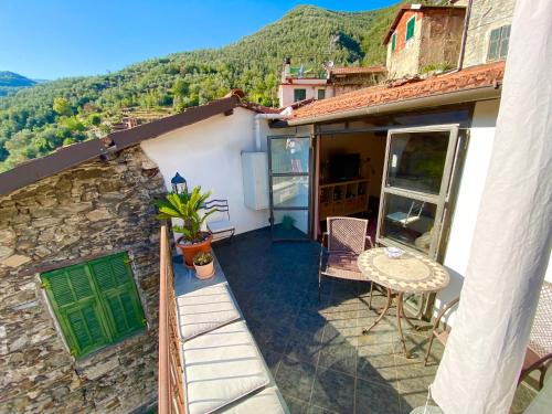 Charming town house with rooftop terrace in Pigna