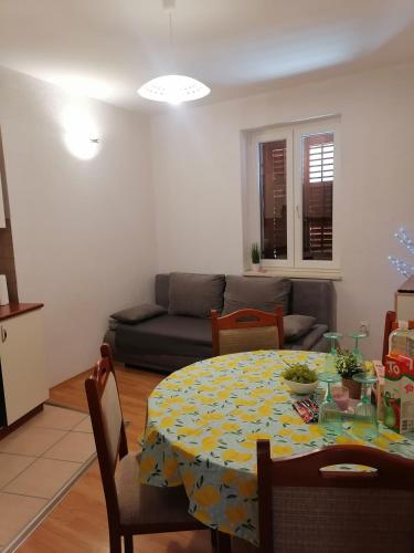  Apartment Bodrožić, Pension in Omiš