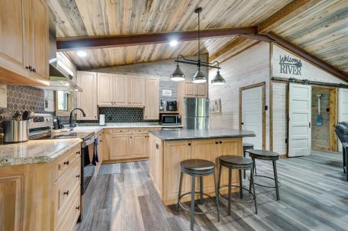 Riverfront Broken Bow Cabin with Private Hot Tub! in Broken Bow, USA