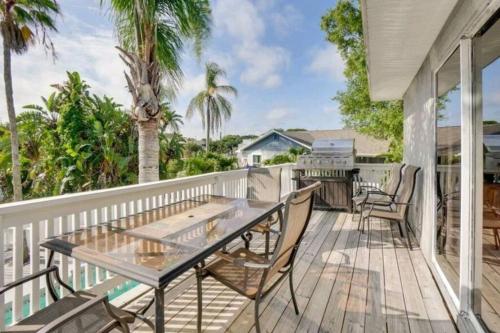 Erkély/terasz, Palm Harbor Waterfront with pool & Game room in Palm Harbor