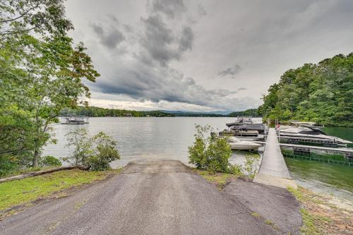 Relaxing Salem House with Boat Slip and Mtn Views!