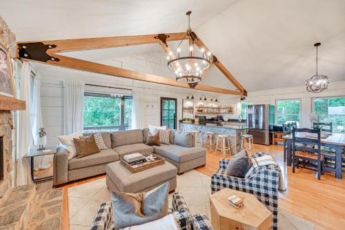 Relaxing Salem House with Boat Slip and Mtn Views!