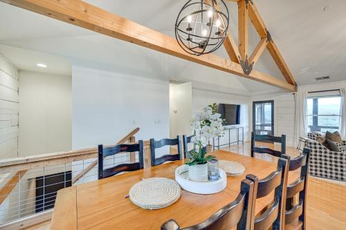 Relaxing Salem House with Boat Slip and Mtn Views! in Salem, USA