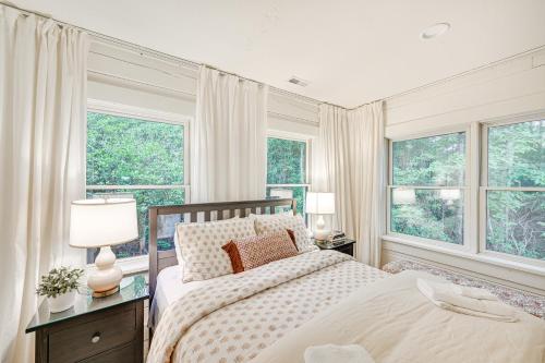 Relaxing Salem House with Boat Slip and Mtn Views!