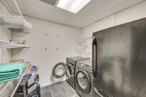 Relaxing Salem House with Boat Slip and Mtn Views!