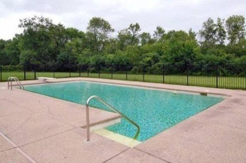 Kilátás, 2-Acre Highland Park Retreat with Heated Pool ~ 5* in Highland Park (IL)