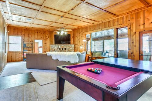 Spacious Coarsegold Getaway about 34 Mi to Yosemite!