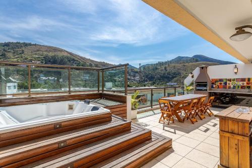 . Exclusive Penthouse with Private Jacuzzi in the Heart of Itaipava