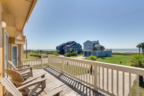 Pet-Friendly Galveston Home with Wraparound Deck