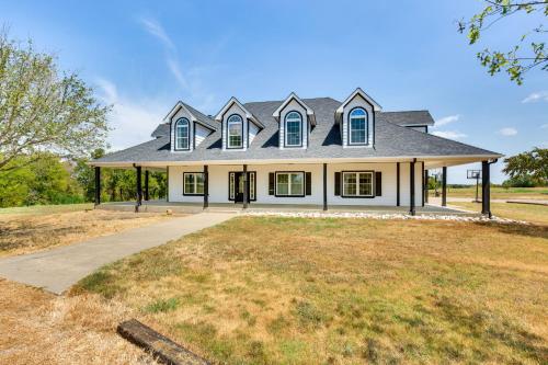 Spacious Wills Point Retreat with Pool and Pond!