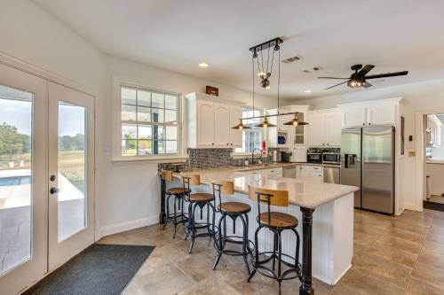 Spacious Wills Point Retreat with Pool and Pond! in Wills Point