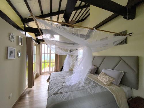3 bedrooms, 4 beds