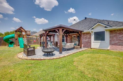 College Station Home with Yard about 4 Mi to Texas A and M