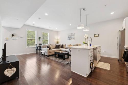 Spacious 3Bedroom Duplex with Rooftop Deck! in Washington, USA