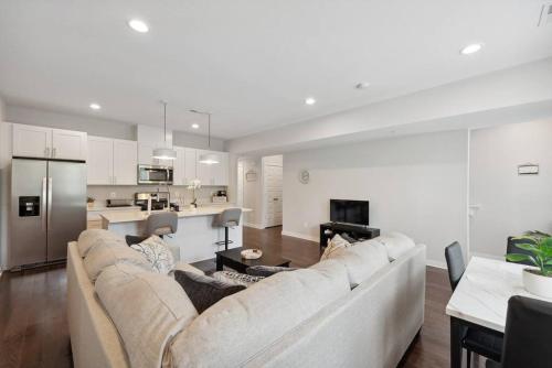 Spacious 3Bedroom Duplex with Rooftop Deck! in Washington, USA