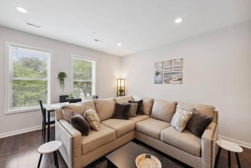 Spacious 3Bedroom Duplex with Rooftop Deck! in Washington, USA