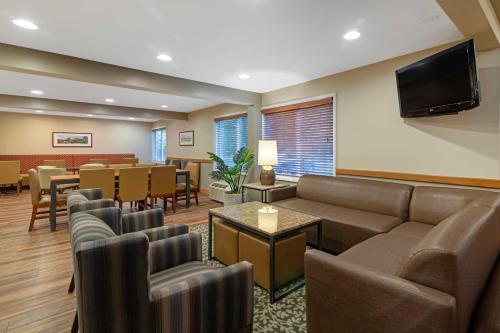 Best Western Plus Windjammer Inn & Conference Center