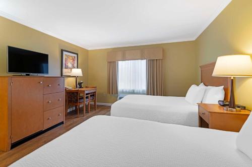 2 double beds